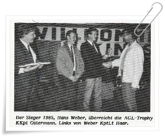 Übergabe der Trophäe Übergabe der Trophäe