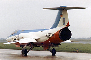 Die Vikings F-104G 26+72 rollt auf Position zurück. Hopsten 1986 Die Vikings F-104G 26+72 rollt auf Position zurück. Hopsten 1986