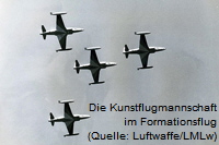 Die Kunstflugmannschaft
im Formationsflug
(Quelle: Luftwaffe/LMLw) Die Kunstflugmannschaft
im Formationsflug
(Quelle: Luftwaffe/LMLw)