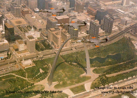Die Vikings über dem Wahrzeichen von St. Louis1986 Die Vikings über dem Wahrzeichen von St. Louis1986